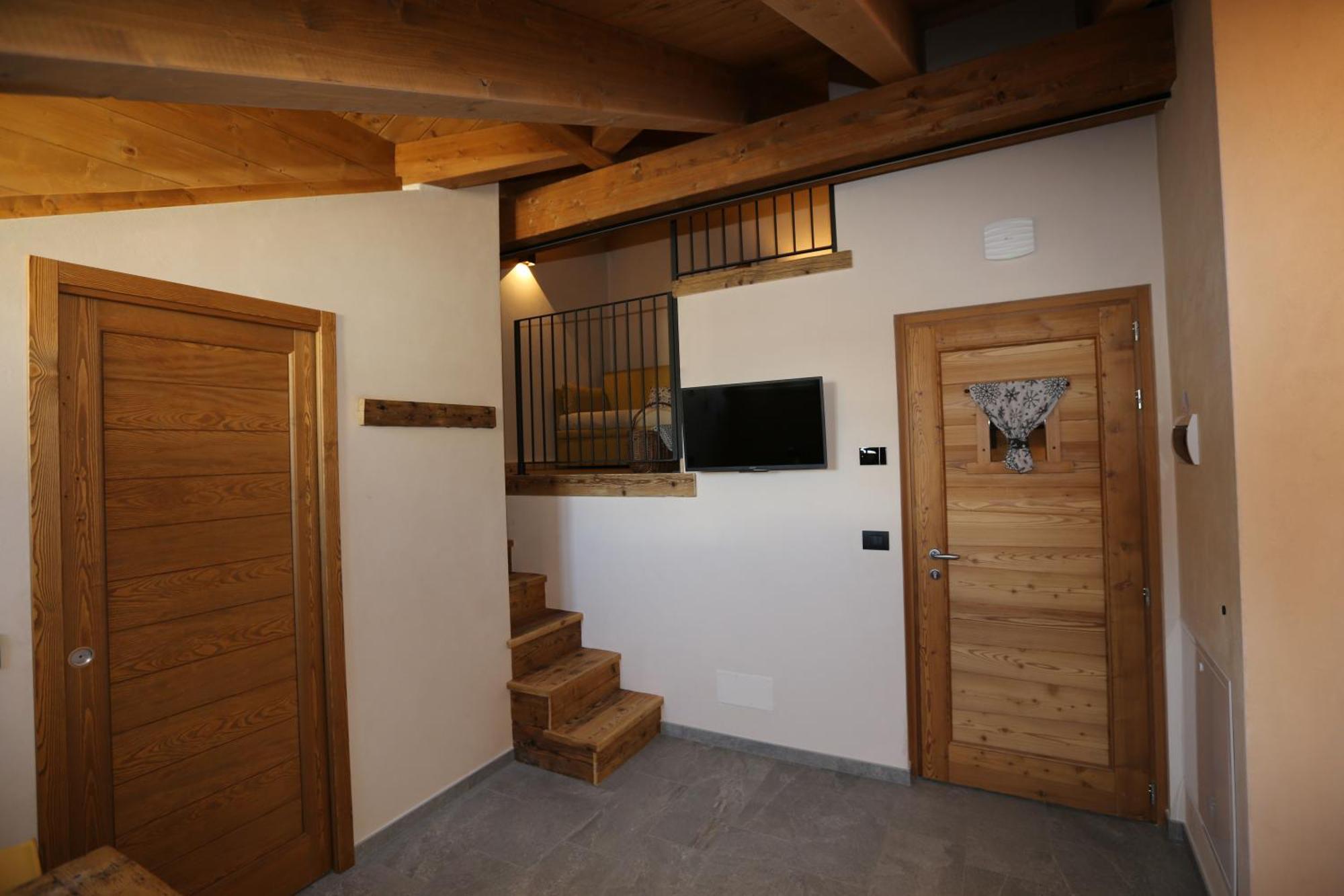 L'Abri En Ville - Parcheggio Privato A 100 Mt Ed Accesso Con Auto Nell'Area Pedonale Aosta Exterior photo